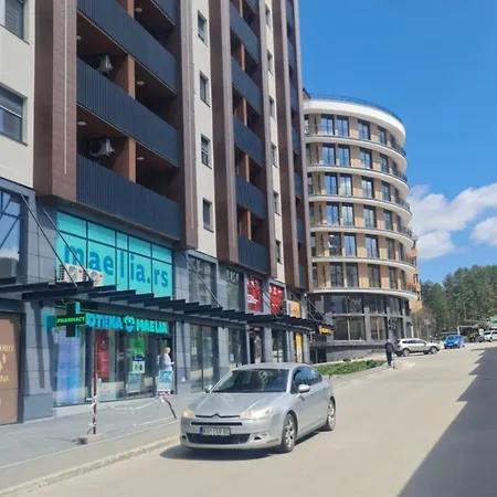 Centar Balkan Square アパート ズラティボール